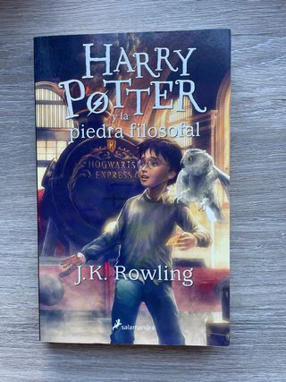Libro juvenil “Harry Potter y la piedra filosofal”
