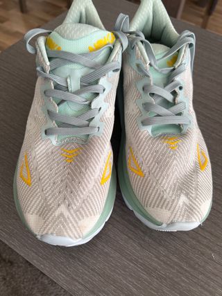 Zapatilla Hoka Beige y Verde