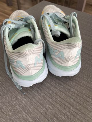 Zapatilla Hoka Beige y Verde