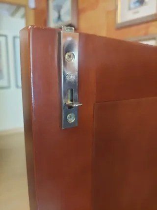 Mueble salón de madera de cerezo.