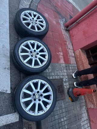 3 Llantas Volkswagen