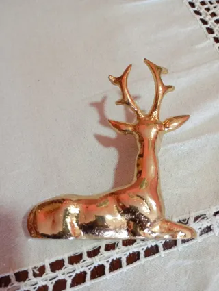 Figura ciervo bronce dorado