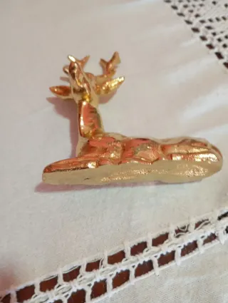 Figura ciervo bronce dorado