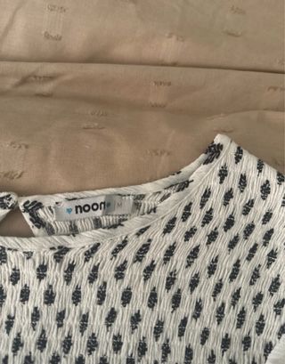 Blusa Noon manga larga estampada