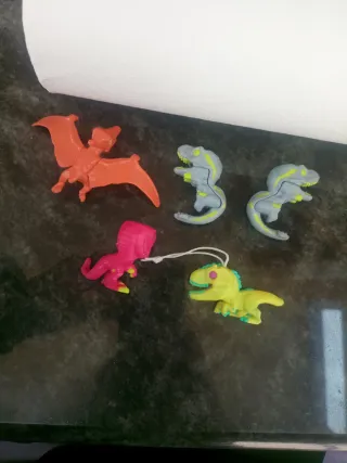Figuras Jurassic Park Kinder