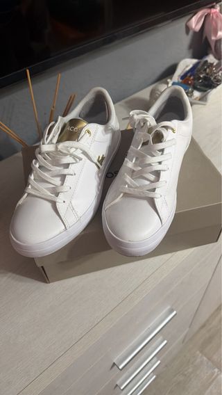 Deportivas Lacoste Blancas y Doradas