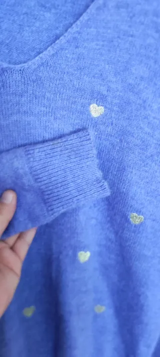 Jersey azul con corazones