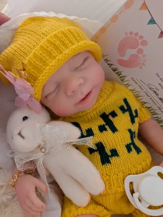 Reborn de silicona entera mide 33 y y pesa 1kilito