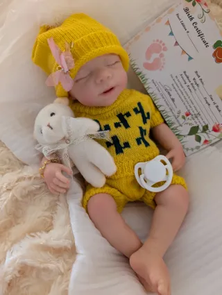 Reborn de silicona entera mide 33 y y pesa 1kilito