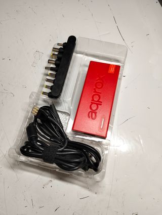 Approx Adaptador e Inversor de Corriente Auto/Interior 90W Negro/Rojo