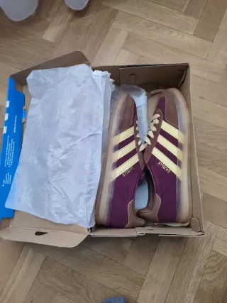 Zapatillas Adidas Marrones y Moradas