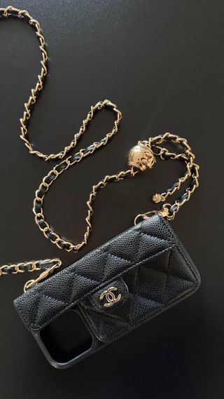 Cover Chanel tipo borsa per iPhone 15 Pro