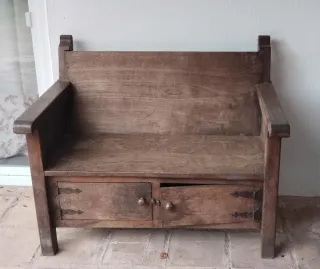 Banco de madera con cajones