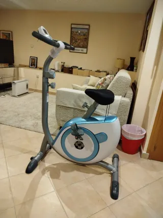 Bicicleta Estática Azul y Blanca Transporte no