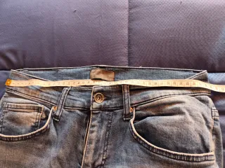 Pantalón vaquero Zara Talla 40 Roto