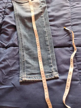 Pantalón vaquero Zara Talla 40 Roto