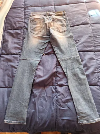 Pantalón vaquero Zara Talla 40 Roto