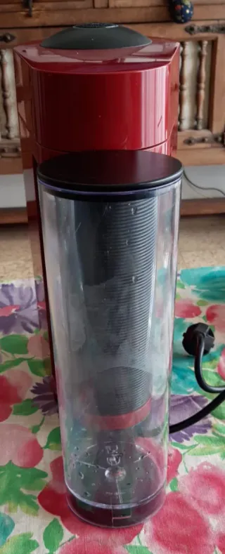 Cafetera Nespresso Vertuo Plus Roja