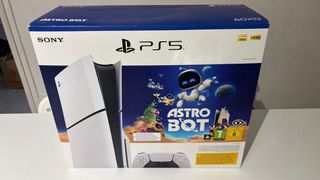 PlayStation 5 + 2 Mandos + Cargador + EA FC 2