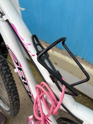 Bicicleta Orbea Blanca y Rosa