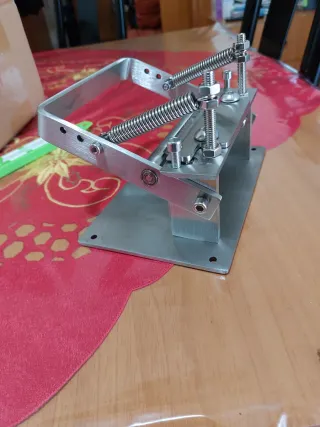 Scarnitrice manuale per cuoio