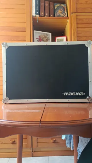 Mesa de mezclas DJ. Traktor Kontrol S2 mk2.