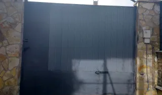 URGE! Puerta garaje de hierro y composite exterior