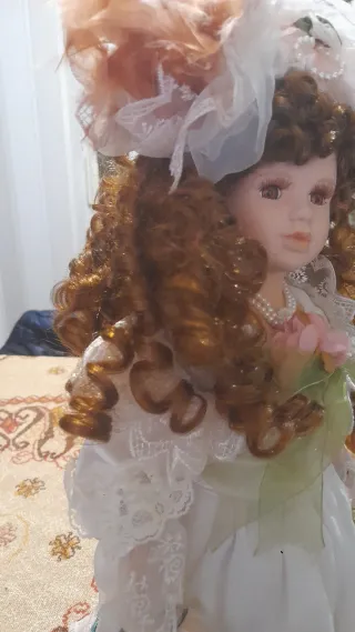 Bambola in porcellana