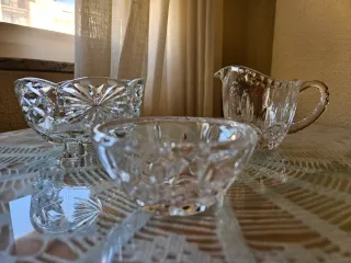 Juego de cristal tallado: cuencos y salsera