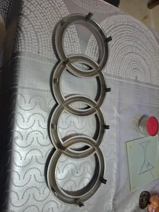 Enbellecedor de parrilla para audi A4 2006