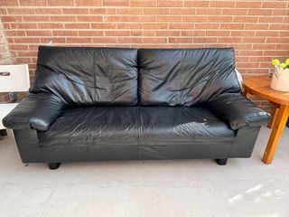 Divano in pelle nera