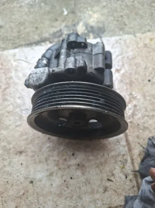 Bomba Dirección Asistida Alfa Romeo