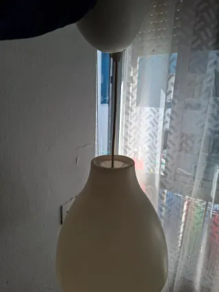 Silla Ikea azul y blanca y lampara vendo las dos c