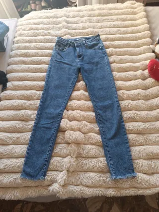 Pantalones vaqueros pitillo desgastados