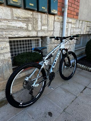 Bicicleta de Montaña Cube