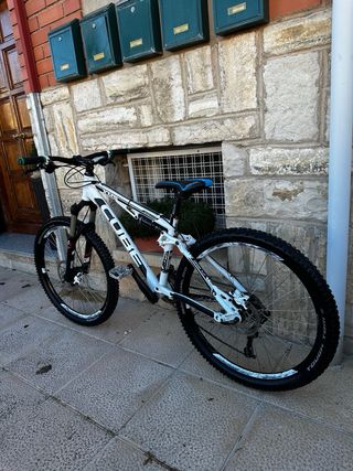 Bicicleta de Montaña Cube