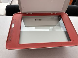 Impresora HP Roja y Blanca