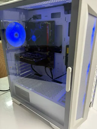 Torre Gaming i5 Blanca Como Nueva.