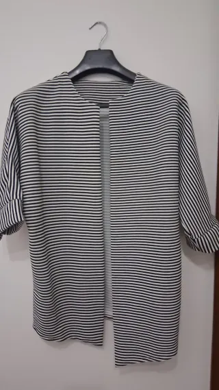 Giacca a righe bianche e nere