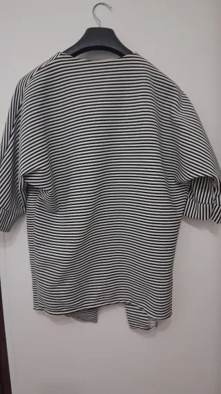 Giacca a righe bianche e nere