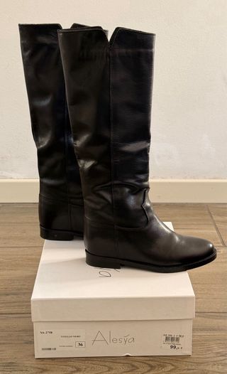Stivali Alesya in vera pelle nera