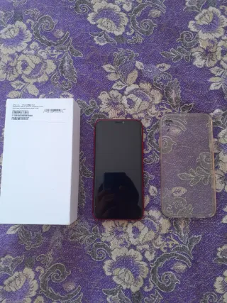 iPhone XR Rosso con Scatola e Custodia