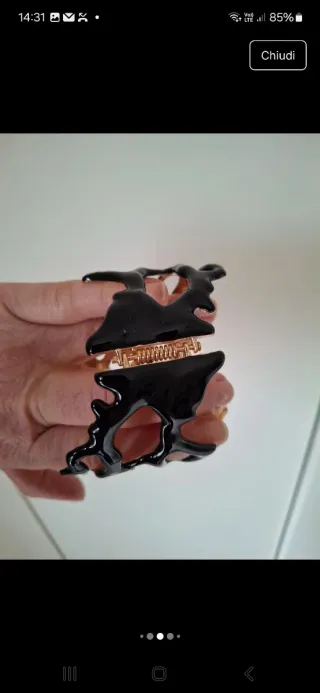 Bracciale nero e oro, regalo mai indossato