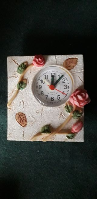 Set cornice, orologio e scatoletta con decorazioni