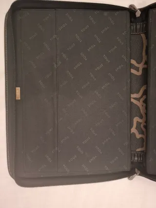 Portafolios Tous Negro y Marrón