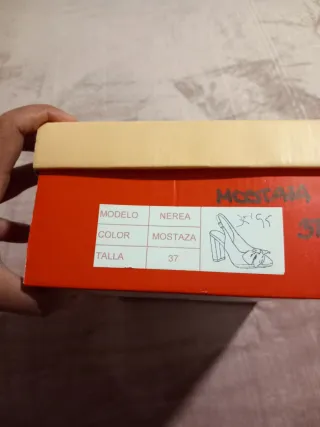 Zapatos de tacón Gale amarillos con lazo