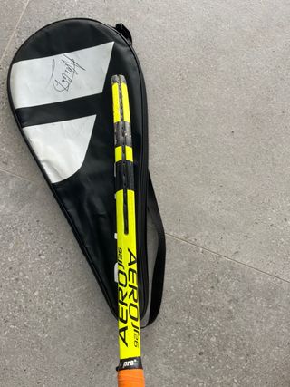 Raqueta Babolat Aero Junior 26, 250g, con funda.