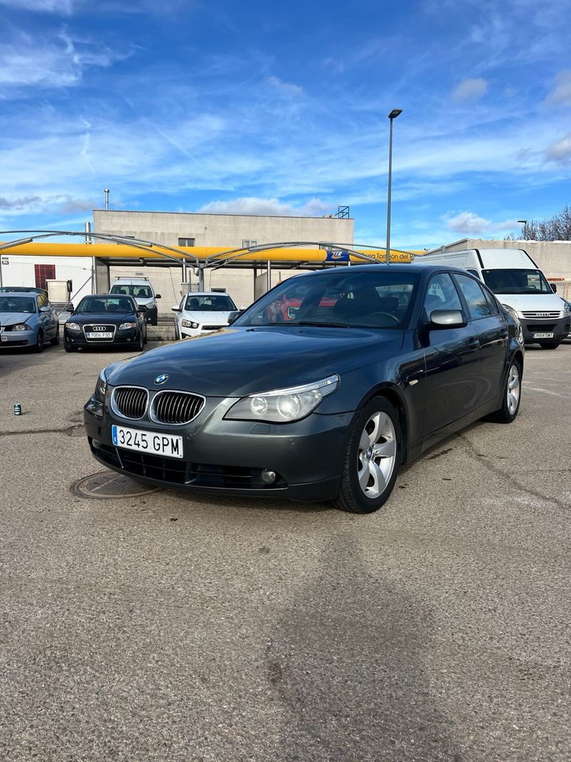 BMW Serie 5 2006 - foto 1