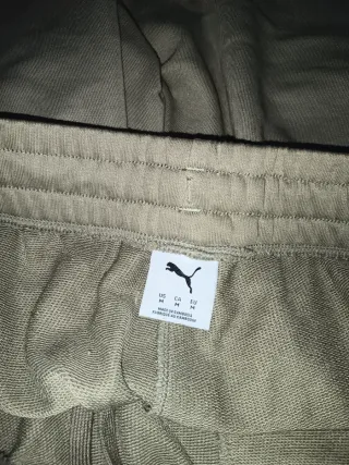 Pantalón corto Puma beige y blanco