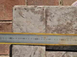 Baúl de madera vintage con herrajes